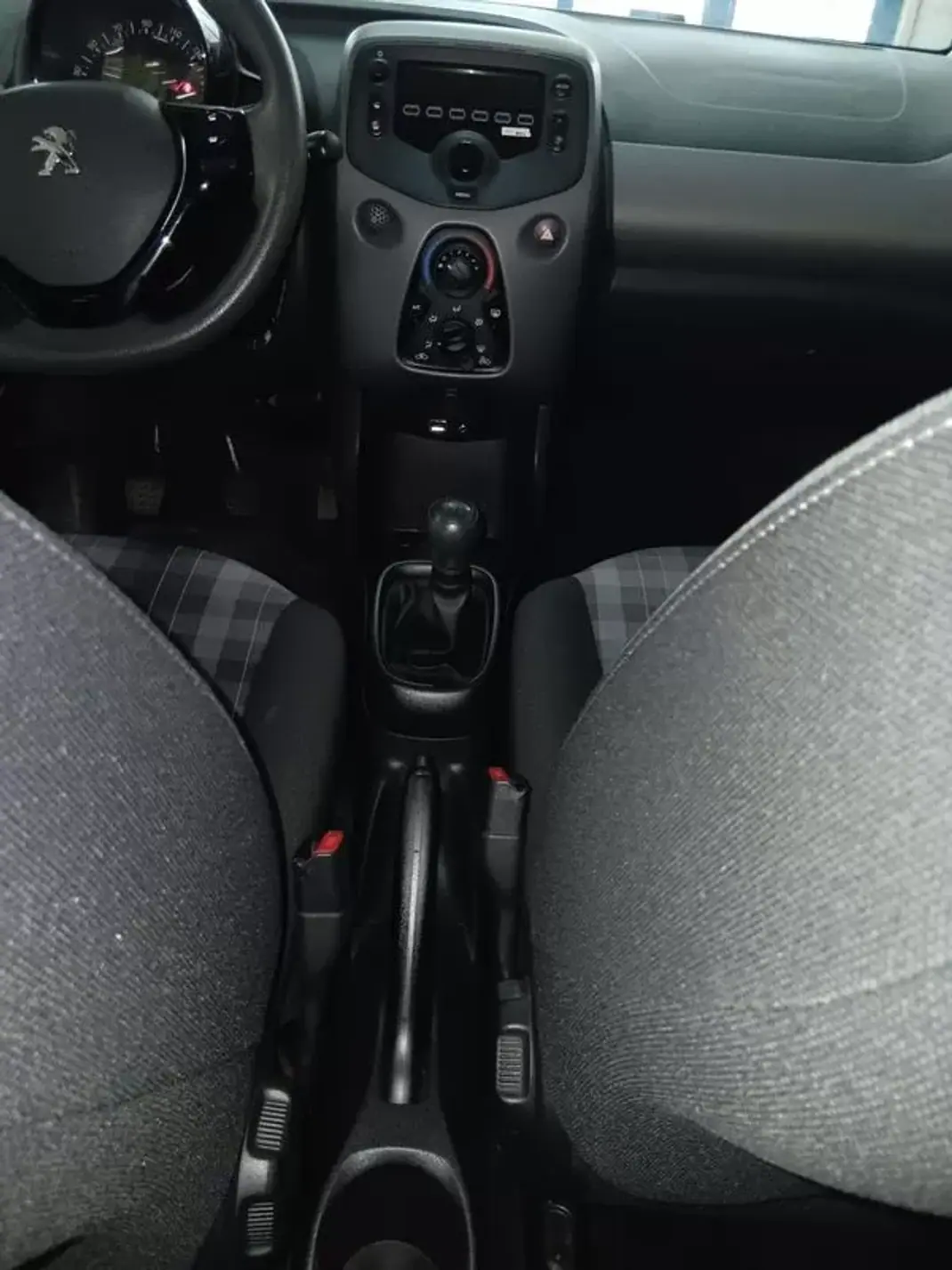 Peugeot 108 2019 - 10950 EUR, 95127 km - AUTO.MOTO.pt - 95127km - foto 7 de 12