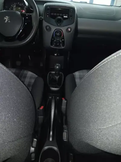 Peugeot 108 2019 - 10950 EUR, 95127 km - AUTO.MOTO.pt - 95127km - foto 7 de 12