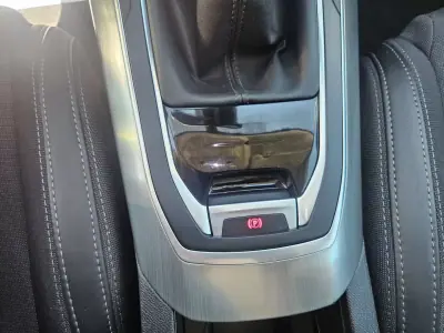 Peugeot 308 2018 - 13200 EUR, 61900 km - 61900km - foto 22 de 37