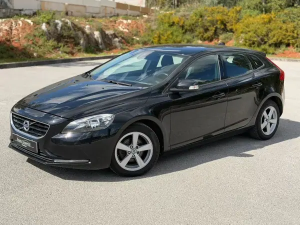 Volvo V40 2014 - 10500 EUR, 169600 km - AUTO.MOTO.pt - 169600km - foto 11 de 32