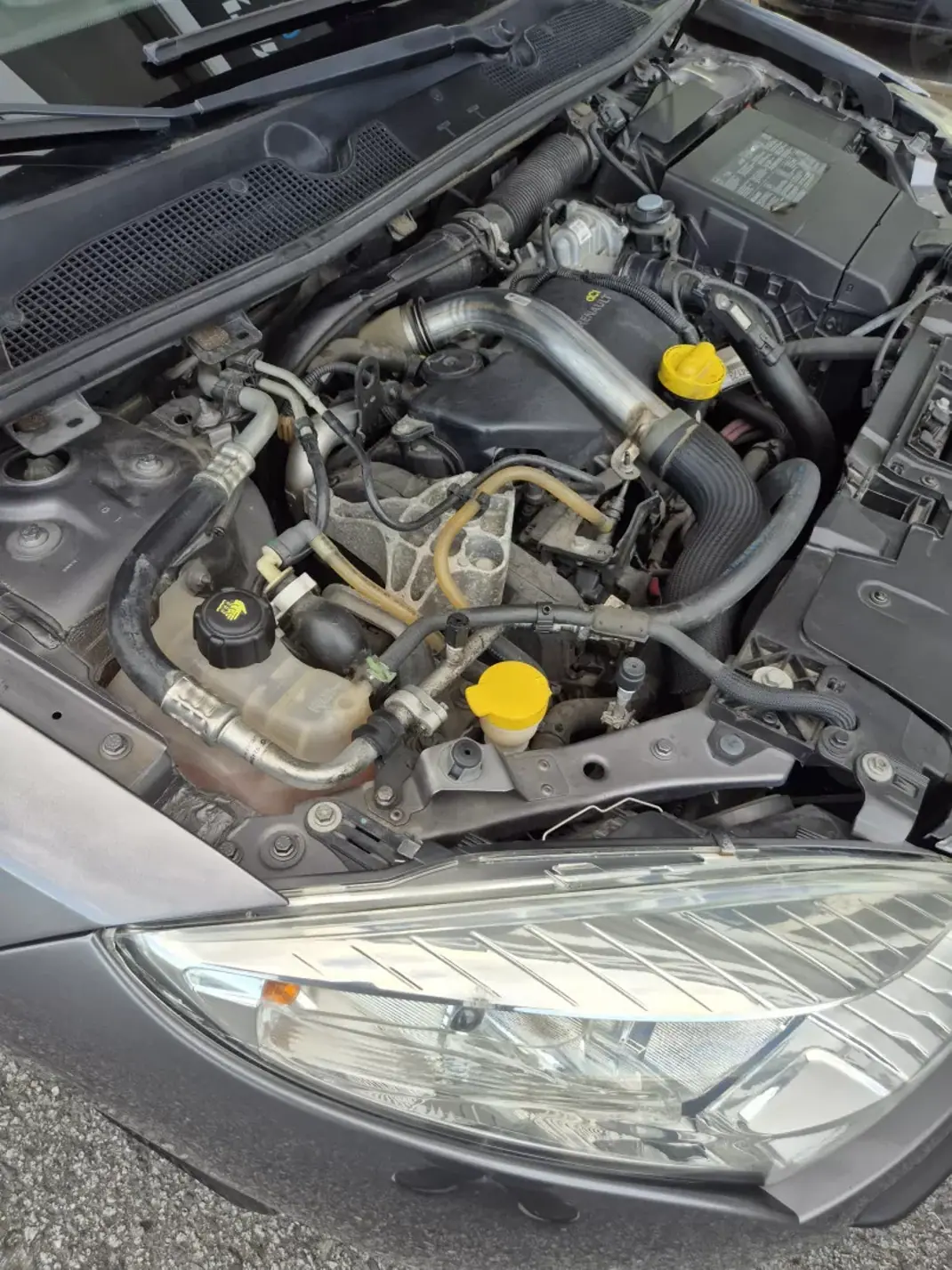 Renault Mégane 2010 - 9950 EUR, 148000 km - AUTO.MOTO.pt - 148000km - foto 25 de 26
