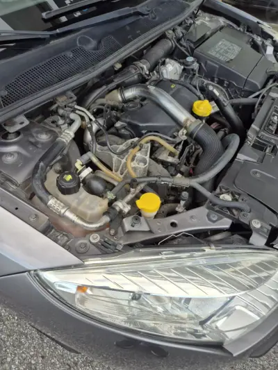 Renault Mégane 2010 - 9950 EUR, 148000 km - AUTO.MOTO.pt - 148000km - foto 25 de 26