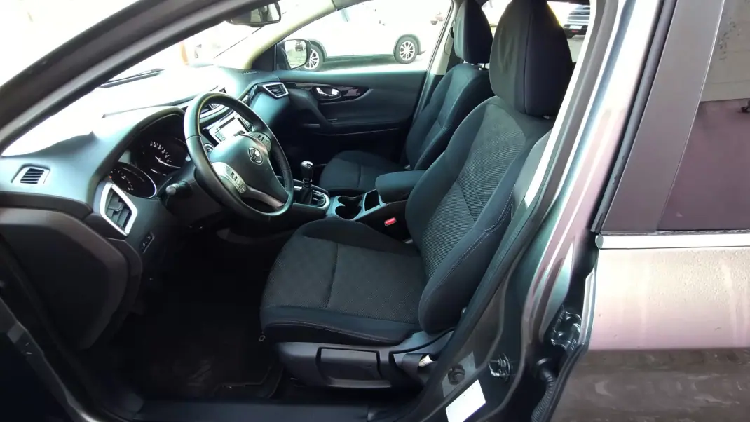 Nissan Qashqai 2017 - 15999 EUR, 139999 km - AUTO.MOTO.pt - 139999km - foto 19 de 34