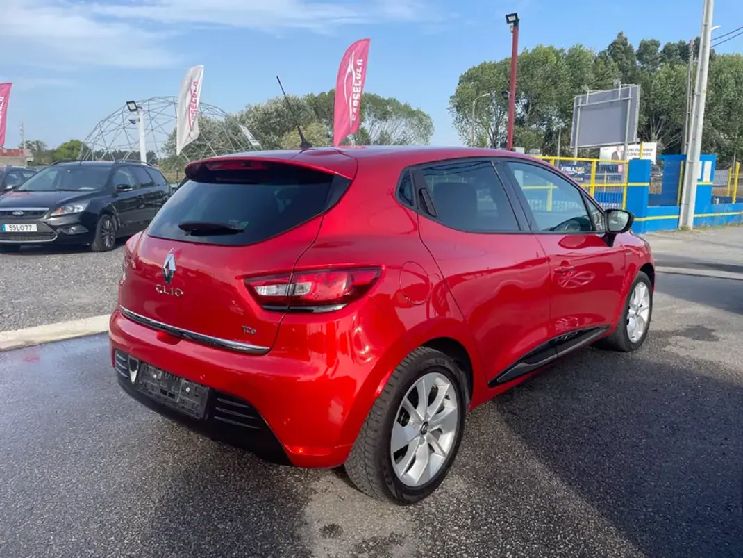 Renault Clio 2017 - 11950 EUR, 94905 km - AUTO.MOTO.pt - 94905km - foto 7 de 27