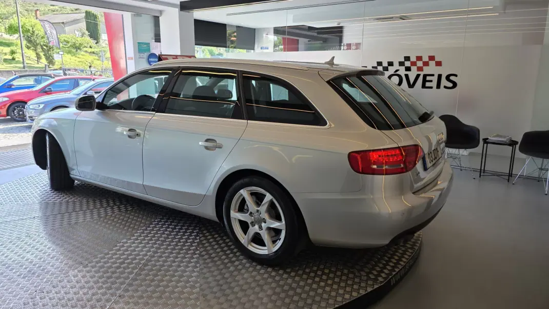 Audi A4 Avant 2010 - 9500 EUR, 253856 km - AUTO.MOTO.pt - 253856km - foto 22 de 52