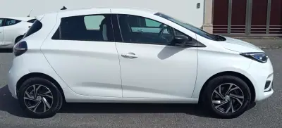 Renault Zoe 2020 - 13990 EUR, 24000 km - AUTO.MOTO.pt - 24000km - foto 4 de 17
