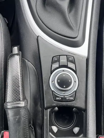 BMW 120 2008 - 12900 EUR, 300000 km - AUTO.MOTO.pt - 300000km - foto 38 de 39