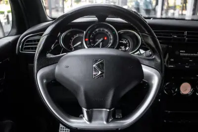 DS DS3 2017 - 11900 EUR, 94499 km - AUTO.MOTO.pt - 94499km - foto 13 de 36