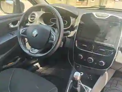 Renault Clio 2016 - 11000 EUR, 47500 km - AUTO.MOTO.pt - 47500km - foto 7 de 10