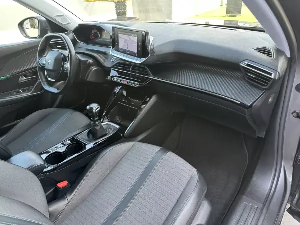Peugeot 2008 2021 - 14900 EUR, 160000 km - AUTO.MOTO.pt - 160000km - foto 57 de 66