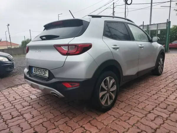 Kia Stonic 2022 - 17450 EUR, 62000 km - AUTO.MOTO.pt - 62000km - foto 5 de 11