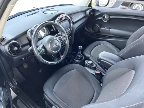 MINI Cooper 2017 - 16900 EUR, 141270 km - AUTO.MOTO.pt - 141270km - foto 10 de 22