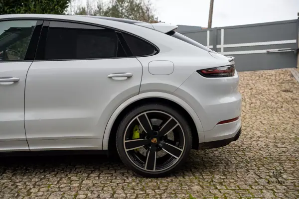 Porsche Cayenne Coupé 2022 - 108888 EUR, 92000 km - AUTO.MOTO.pt - 92000km - foto 13 de 65