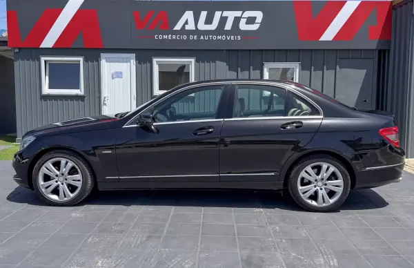 Mercedes-Benz C 250 2010 - 10900 EUR, 190000 km - AUTO.MOTO.pt - 190000km - foto 5 de 10