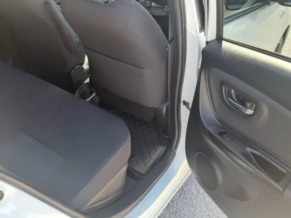 Toyota Yaris 2018 - 16750 EUR, 57032 km - AUTO.MOTO.pt - 57032km - foto 23 de 35