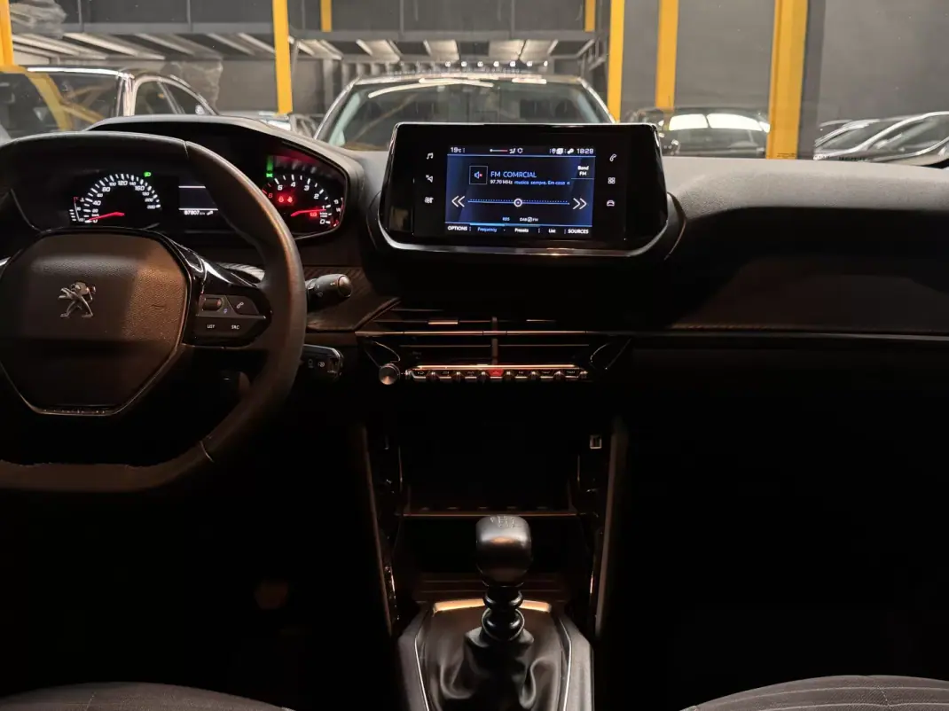 Peugeot 208 2023 - 14990 EUR, 87800 km - AUTO.MOTO.pt - 87800km - foto 18 de 30