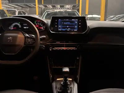 Peugeot 208 2023 - 14990 EUR, 87800 km - AUTO.MOTO.pt - 87800km - foto 18 de 30