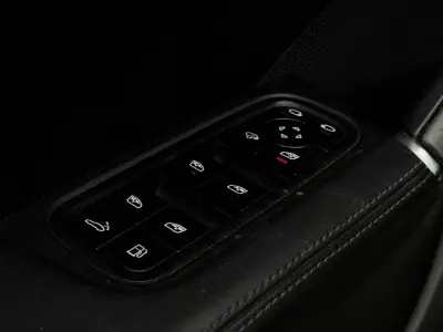 Porsche Cayenne 2021 - 74990 EUR, 85200 km - AUTO.MOTO.pt - 85200km - foto 22 de 37