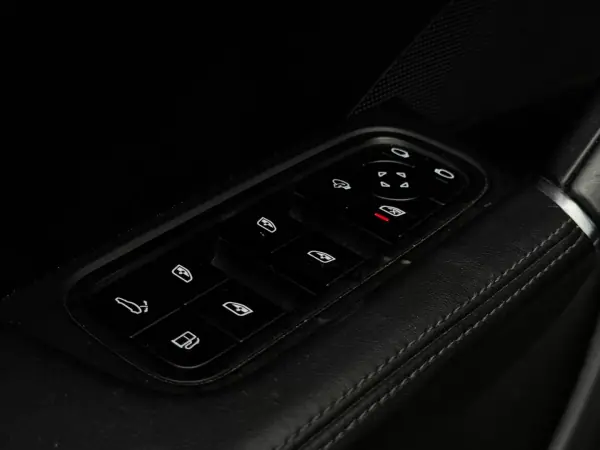 Porsche Cayenne 2021 - 72490 EUR, 85200 km - AUTO.MOTO.pt - 85200km - foto 22 de 37