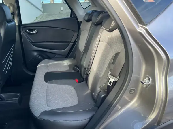 Renault Captur 2019 - 16990 EUR, 90898 km - AUTO.MOTO.pt - 90898km - foto 13 de 37
