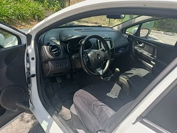 Renault Clio 2015 - 5050 EUR, 248250 km - AUTO.MOTO.pt - 248250km - foto 3 de 5
