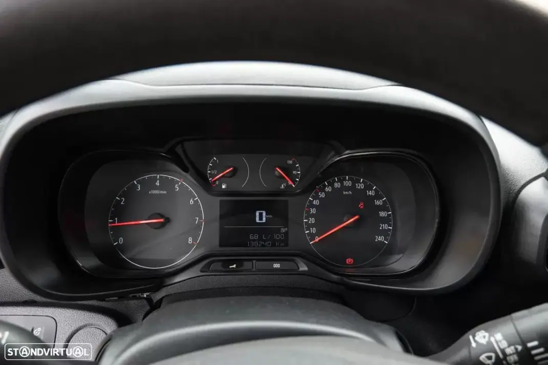 Opel COMBO 2020 - 14800 EUR, 138240 km - 138240km - foto 10 de 23
