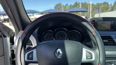 Renault Mégane Cabrio 2012 - 11800 EUR, 182000 km - AUTO.MOTO.pt - 182000km - foto 27 de 38