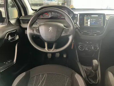 Peugeot 208 2013 - 7600 EUR, 235844 km - AUTO.MOTO.pt - 235844km - foto 9 de 19