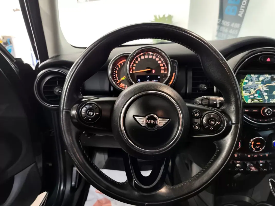MINI 5 Portas 2017 - 15490 EUR, 76000 km - AUTO.MOTO.pt - 76000km - foto 18 de 27