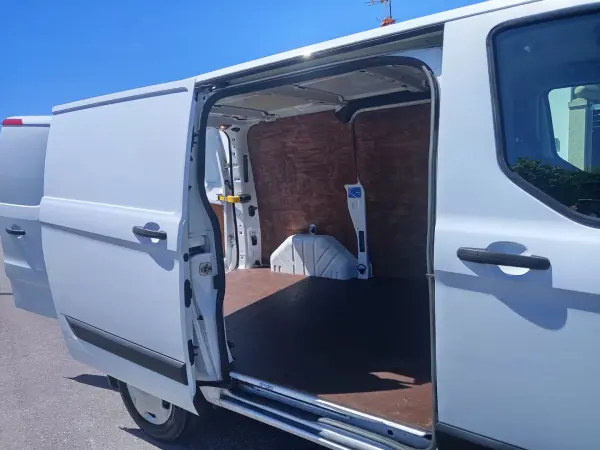 Ford Transit Custom 2019 - 17490 EUR, 136130 km - AUTO.MOTO.pt - 136130km - foto 10 de 18