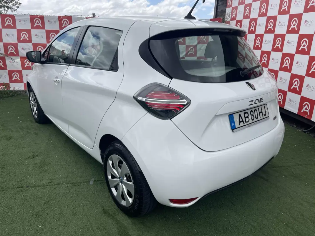 Renault Zoe 2020 - 14990 EUR, 69000 km - AUTO.MOTO.pt - 69000km - foto 4 de 23