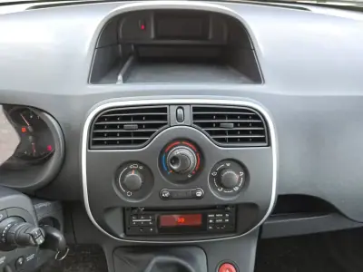 Renault 2021 - 12750 EUR, 143600 km - AUTO.MOTO.pt - 143600km - foto 6 de 23