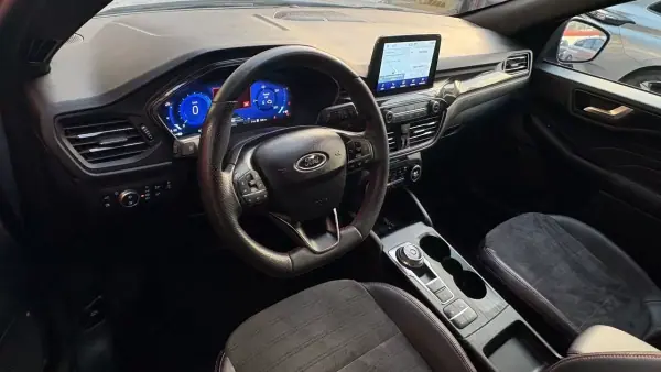 Ford Kuga 2022 - 23900 EUR, 98500 km - AUTO.MOTO.pt - 98500km - foto 9 de 12