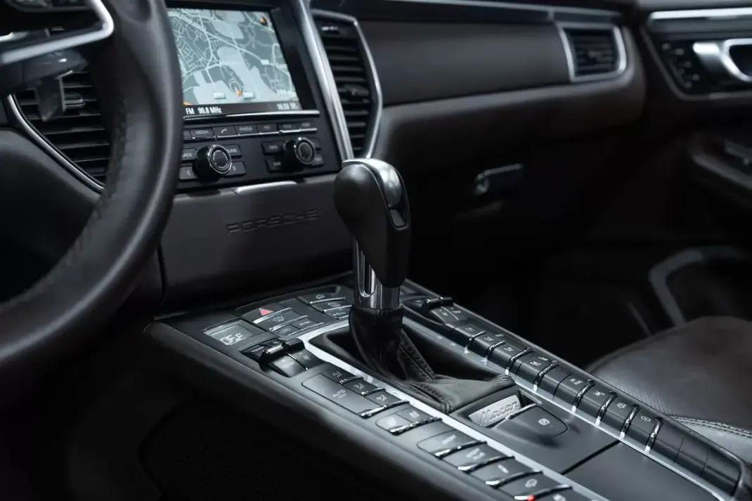 Porsche Macan 2016 - 49950 EUR, 131000 km - AUTO.MOTO.pt - 131000km - foto 17 de 53