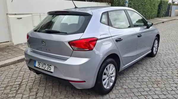 SEAT Ibiza 2018 - 10900 EUR, 184500 km - AUTO.MOTO.pt - 184500km - foto 4 de 17