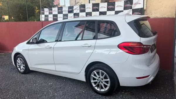 BMW 216 Gran Tourer 2019 - 14900 EUR, 99700 km - AUTO.MOTO.pt - 99700km - foto 4 de 12