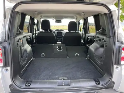 Jeep Renegade 2018 - 18980 EUR, 112000 km - AUTO.MOTO.pt - 112000km - foto 22 de 22