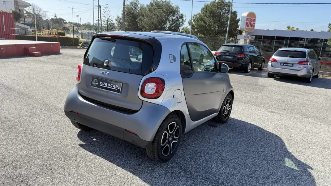 Smart Fortwo Cabrio 2018 - 10490 EUR, 55157 km - AUTO.MOTO.pt - 55157km - foto 13 de 40