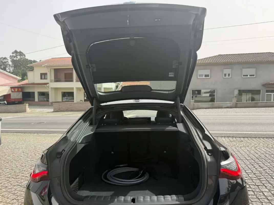 BMW i4 2022 - 36000 EUR, 129874 km - AUTO.MOTO.pt - 129874km - foto 9 de 9