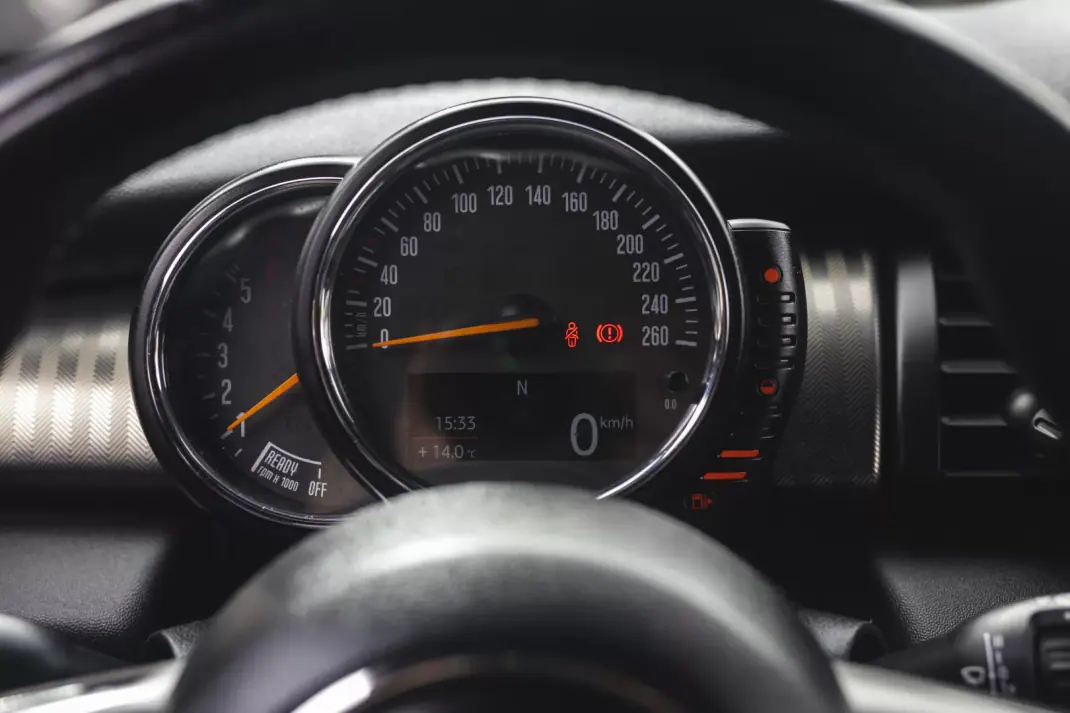 MINI Cooper 2015 - 14500 EUR, 211994 km - AUTO.MOTO.pt - 211994km - foto 17 de 31