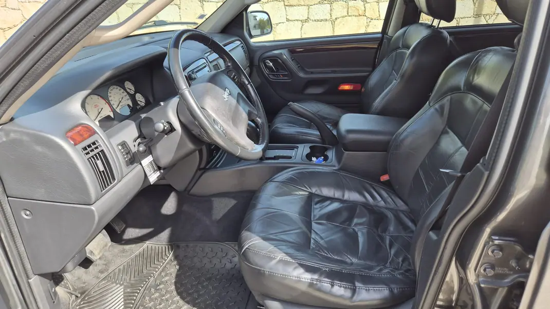 Jeep Grand Cherokee 2003 - 16900 EUR, 170000 km - AUTO.MOTO.pt - 170000km - foto 6 de 9