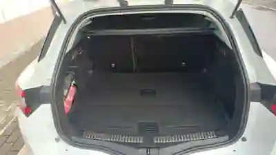 Renault Mégane 2018 - 12000 EUR, 124500 km - AUTO.MOTO.pt - 124500km - foto 14 de 17