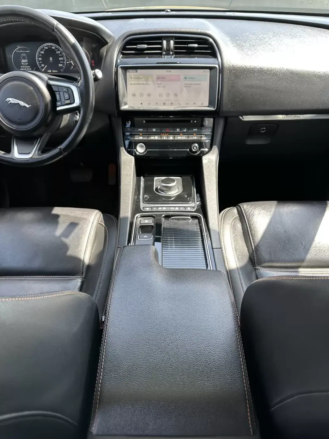 Jaguar F-Pace 2018 - 22500 EUR, 146000 km - 146000km - foto 39 de 69
