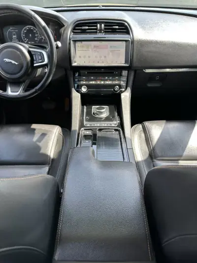 Jaguar F-Pace 2018 - 22500 EUR, 146000 km - AUTO.MOTO.pt - 146000km - foto 39 de 69