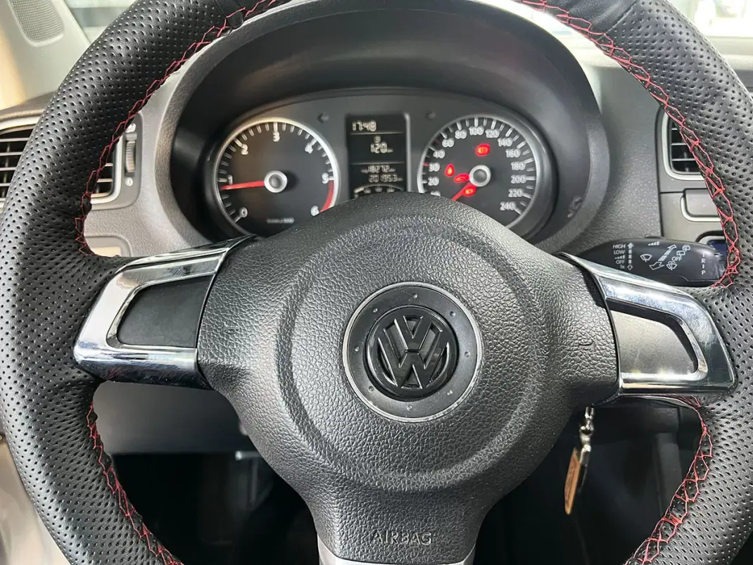 Volkswagen Polo 2011 - 6900 EUR, 201940 km - AUTO.MOTO.pt - 201940km - foto 12 de 18