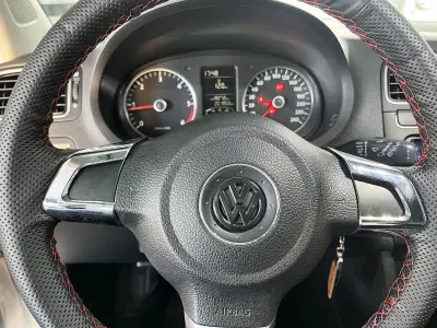 Volkswagen Polo 2011 - 6900 EUR, 201940 km - AUTO.MOTO.pt - 201940km - foto 12 de 18