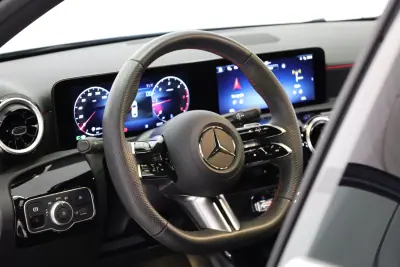 Mercedes-Benz A 180 Limousine 2025 - 39990 EUR, 6272 km - AUTO.MOTO.pt - 6272km - foto 21 de 47