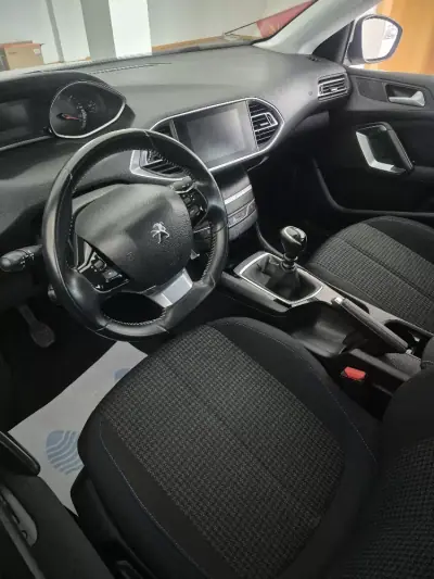 Peugeot 308 SW 2020 - 14750 EUR, 118747 km - AUTO.MOTO.pt - 118747km - foto 6 de 8