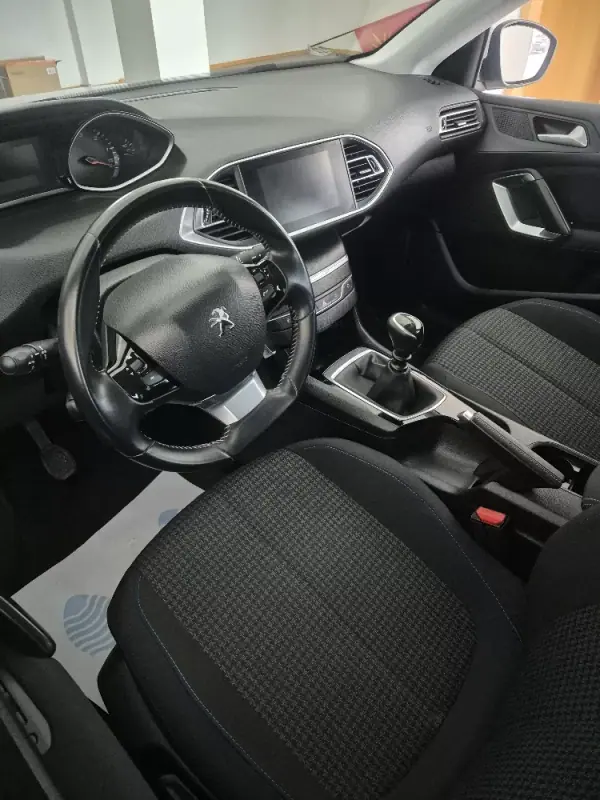 Peugeot 308 SW 2020 - 14750 EUR, 118747 km - AUTO.MOTO.pt - 118747km - foto 6 de 8