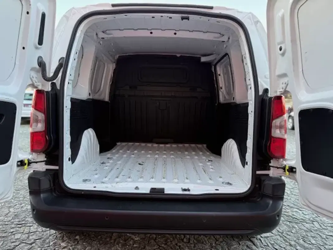 Peugeot PARTNER 1.5 HDI PRO LONGA L2H1 2020 - 11900 EUR, 177000 km - AUTO.MOTO.pt - 177000km - foto 6 de 14